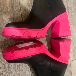 NWT Sorel Brex Waterproof Platform Block Heel Chelsea Boot Size 7 Black & Pink